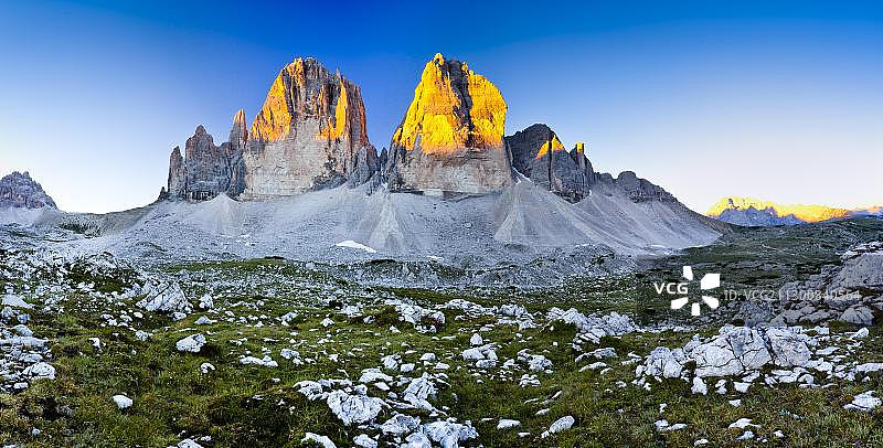 意大利多洛米蒂山脉朗瓦雷多三峰图片素材