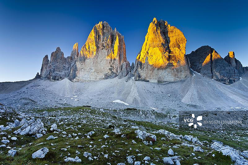意大利多洛米蒂山脉朗瓦雷多三峰图片素材