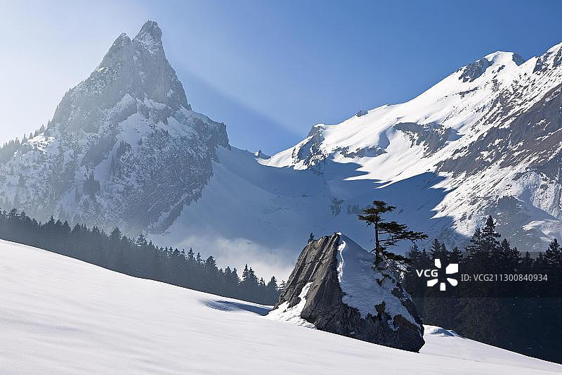 雪景，法伦斯湖和波伦威斯，阿尔普斯坦，阿尔卑斯山，阿彭策尔，瑞士，欧洲图片素材