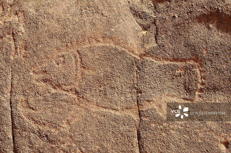 鱼雕刻:阿卡库斯山脉新石器时代的岩画,塔西利-阿杰尔国家公园,联合国教科文组织世界遗产,阿尔及利亚,撒哈拉,北非,非洲图片素材