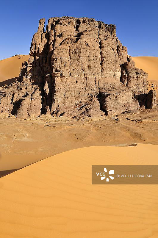 阿尔及利亚塔西利国家公园穆尔纳加沙丘中的岩层图片素材