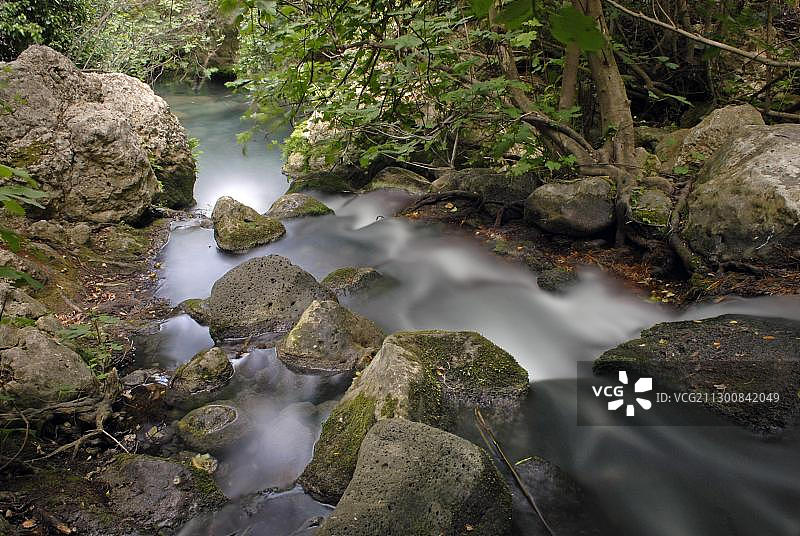意大利西西里岛潘塔利卡，阿纳波河的支流图片素材