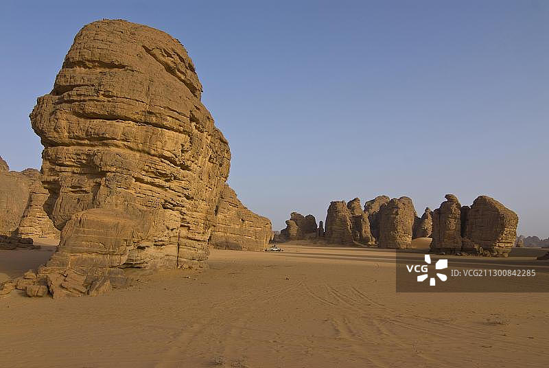 提库巴文附近沙漠中的岩层，阿尔及利亚，非洲图片素材