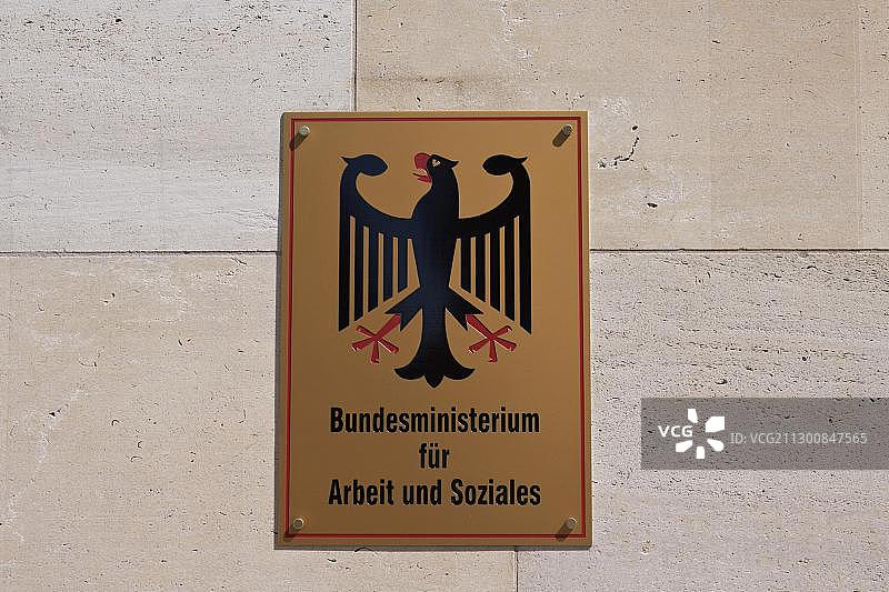 联邦鹰、联邦劳动和社会事务部标志，德国柏林，欧洲图片素材