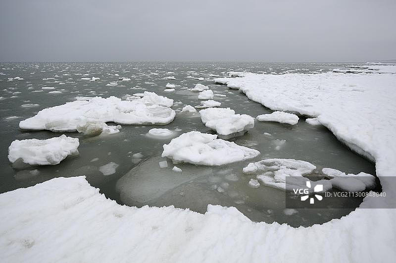 波罗的海的冰块，吕根岛，梅克伦堡-西波美拉尼亚州，德国，欧洲图片素材