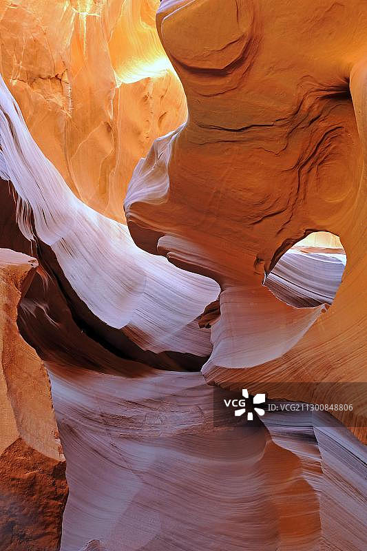 美国亚利桑那州羚羊峡谷的地质构造、颜色与结构图片素材