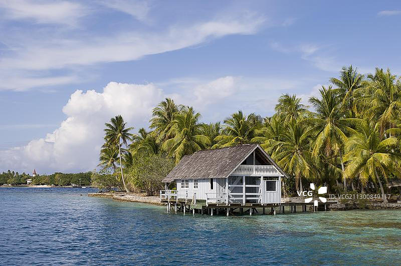 海边房屋，兰吉罗阿环礁，图阿莫图群岛，法属波利尼西亚，太平洋，大洋洲图片素材