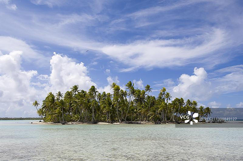 蓝色潟湖，兰吉罗阿环礁，图阿莫图群岛，法属波利尼西亚，太平洋，大洋洲图片素材