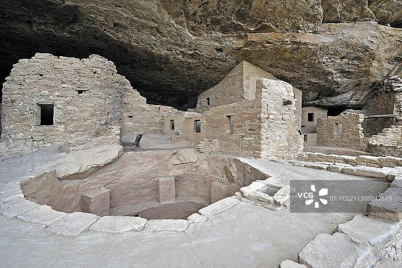 云杉树屋，美洲原住民的悬崖住所，约有800年历史，梅萨维德国家公园，联合国教科文组织世界遗产，美国科罗拉多州，北美图片素材