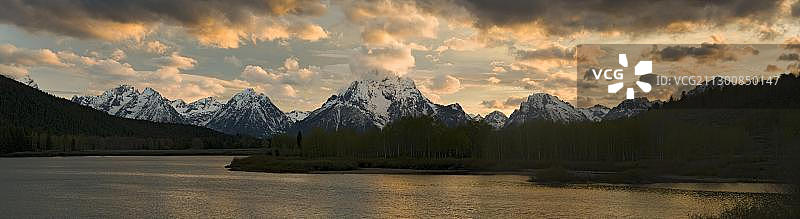 美国怀俄明州大提顿国家公园蛇河风光图片素材