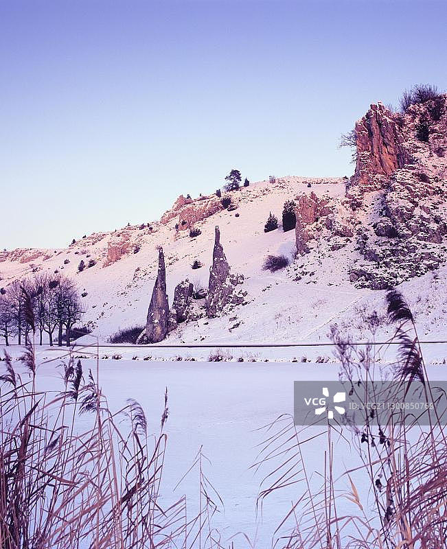 石少女岩层，埃塞尔斯堡山谷，位于德国巴登-符腾堡州黑布雷希廷附近士瓦本阿尔布图片素材