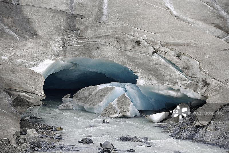加拿大落基山脉哥伦比亚冰原的阿萨巴斯卡冰川图片素材