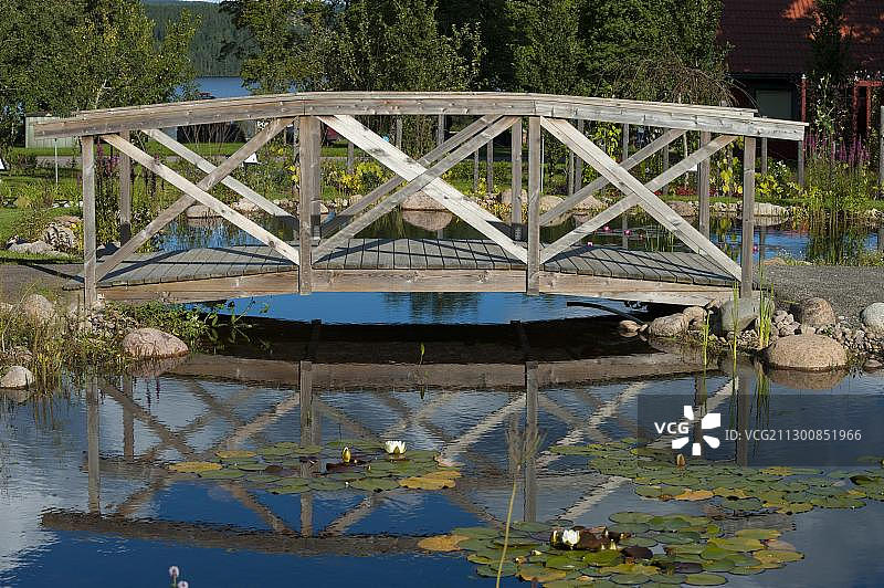 瑞典韦姆兰省松内市罗特内罗斯公园桥梁图片素材