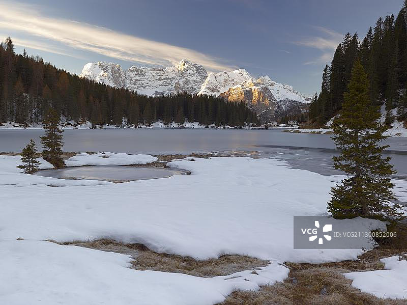 米苏里纳湖日出，贝卢诺，意大利，欧洲图片素材
