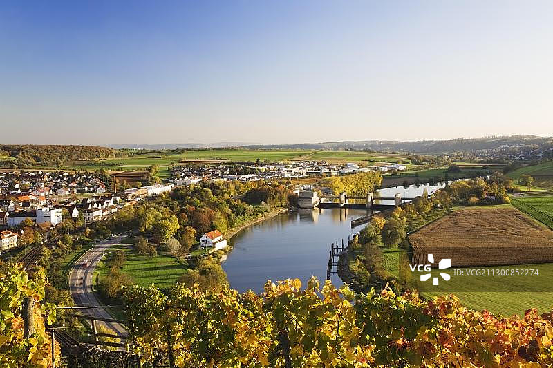 德国巴登-符腾堡州内卡河畔葡萄园风光图片素材