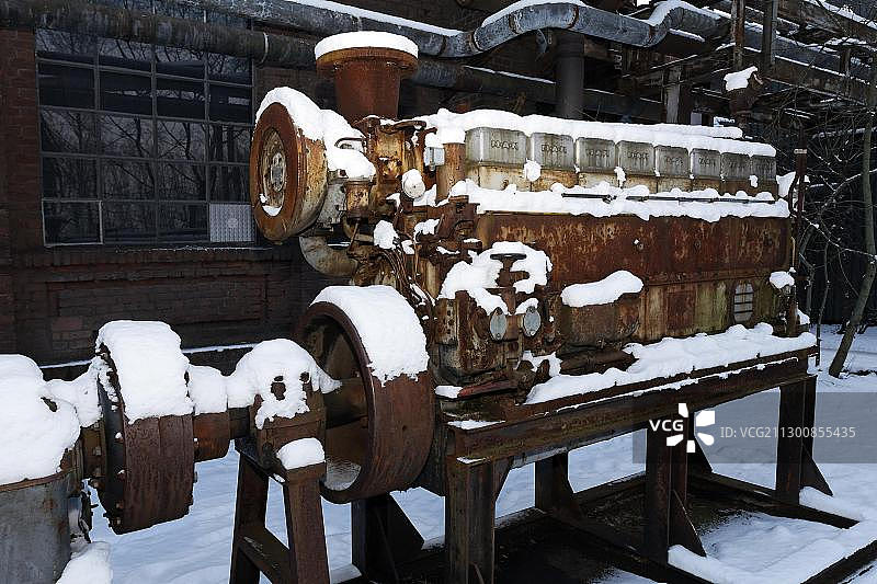 MAN柴油发动机，8缸，起重，雪地，杜伊斯堡北部景观花园展品图片素材