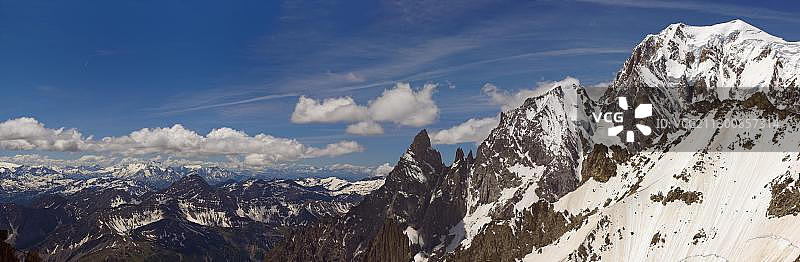 拉格朗德莫特,瓦努瓦兹冰川,佩特雷黑峰,佩特雷白峰,勃朗峰,库尔马耶勃朗峰,勃朗峰地块,阿尔卑斯山,意大利,欧洲图片素材