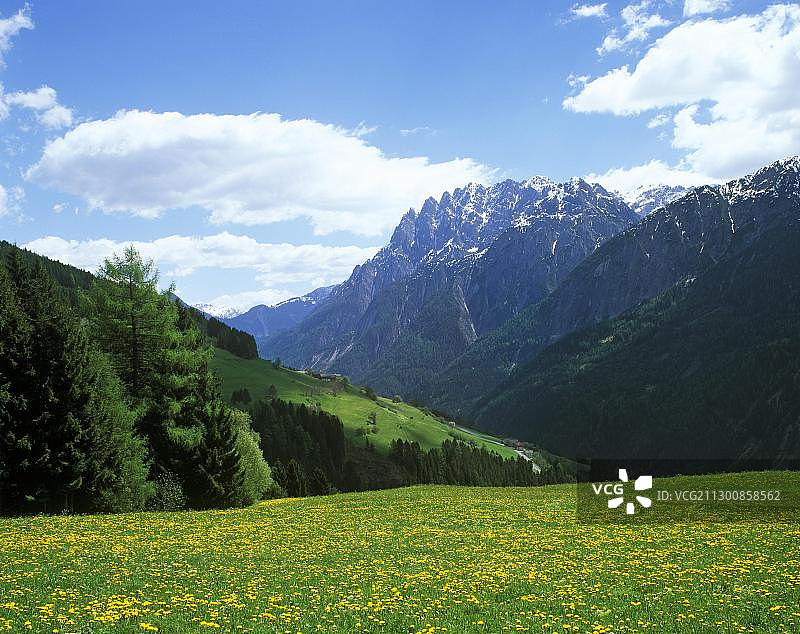 利恩茨多洛米蒂山，奥地利东蒂罗尔图片素材