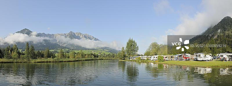 奥地利蒂罗尔州瓦尔赫湖和扎赫默凯撒山景观图片素材