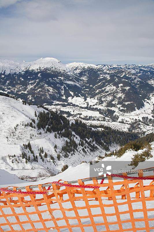 奥地利菲尔霍恩山 Kleinwalsertal 山谷冬季雪景图片素材