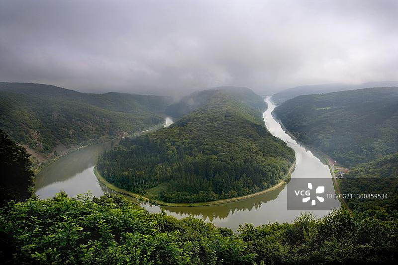 德国萨尔州梅特拉赫的萨尔河弯图片素材
