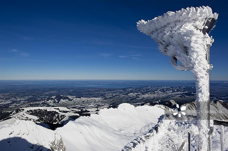 俯瞰康斯坦茨湖的冰冻测量仪器，森蒂斯山，瑞士，欧洲图片素材