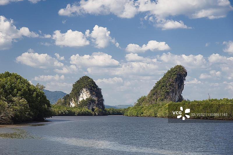 泰国甲米镇石灰岩河景图片素材