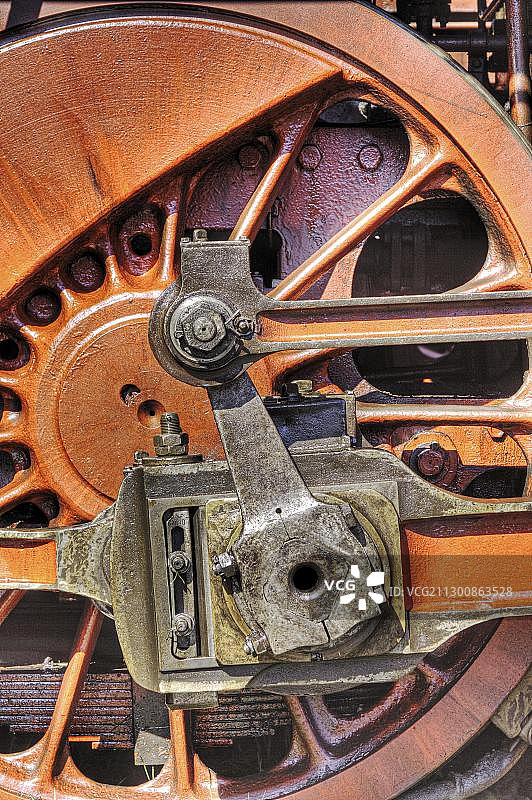 历史蒸汽机车的传动轴图片素材