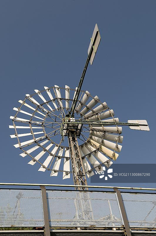 德国杜伊斯堡景观公园风车图片素材