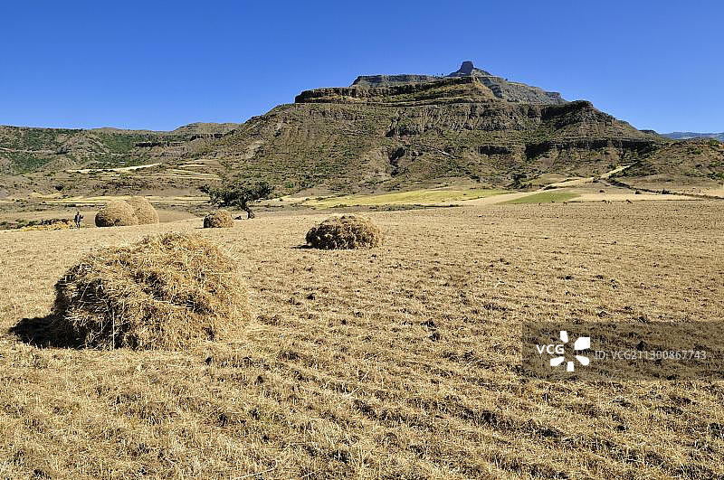 埃塞俄比亚阿姆哈拉州拉利贝拉附近的田野和山脉图片素材