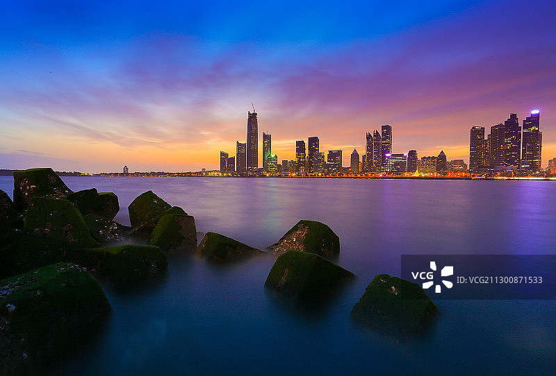 中国山东省青岛市市南区青岛城市夜景图片素材