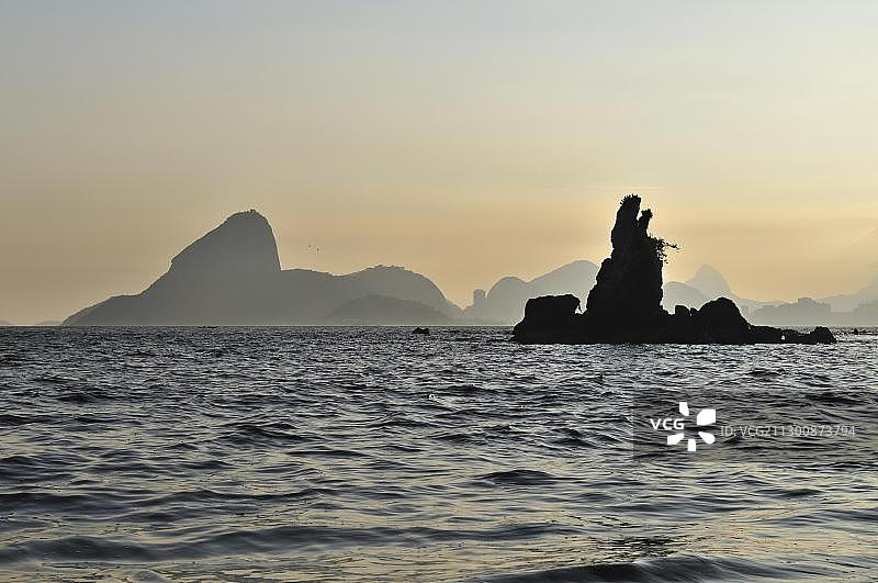 尼泰罗伊糖面包山景观，巴西图片素材