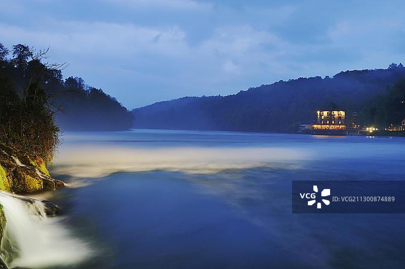 瑞士沙夫豪森诺伊豪森，沃斯城堡与莱茵瀑布图片素材