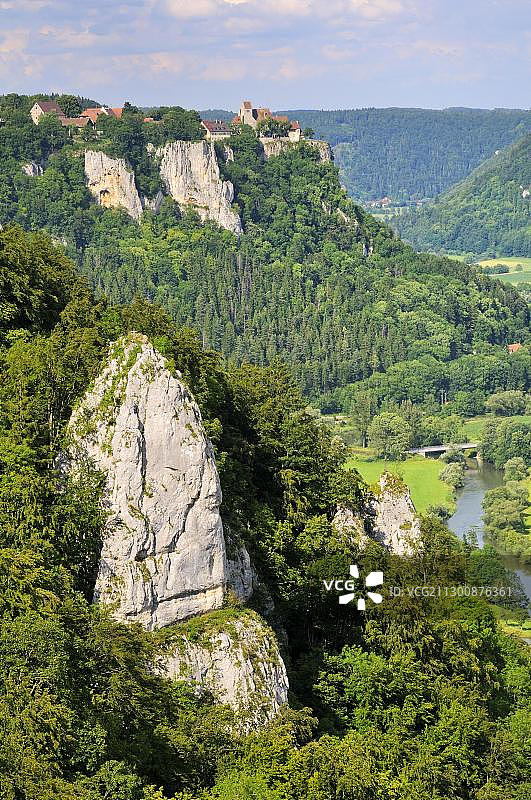 德国巴登-符腾堡州锡格马林根县韦伦瓦格城堡上多瑙河谷风光图片素材
