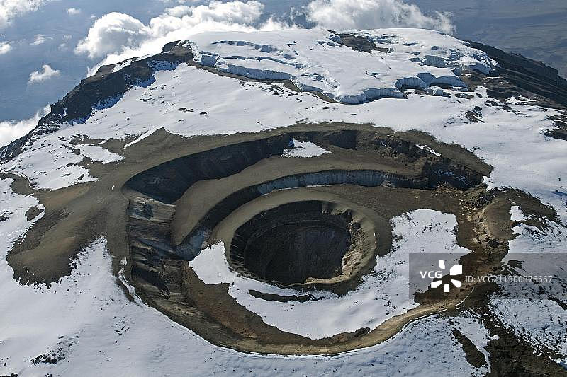 非洲坦桑尼亚乞力马扎罗山鸟瞰图图片素材