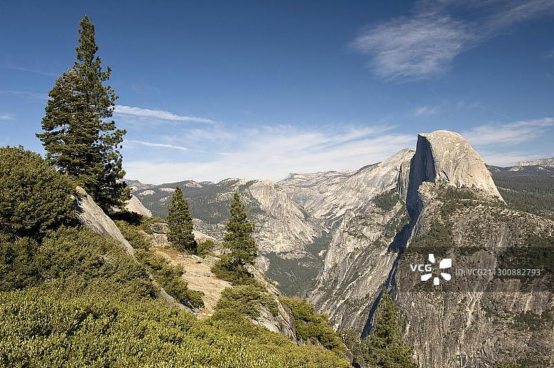 美国加利福尼亚州优胜美地国家公园的半圆顶冰川点图片素材