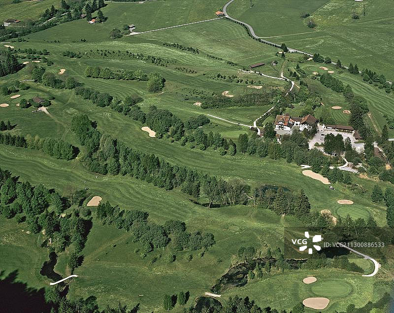德国上巴伐利亚州加米施-帕滕基兴高尔夫俱乐部高尔夫球场航拍图片素材