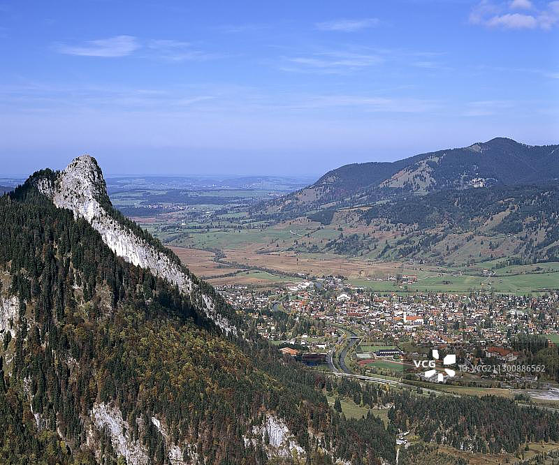 德国上巴伐利亚阿梅尔高阿尔卑斯山航拍，科费尔峰图片素材