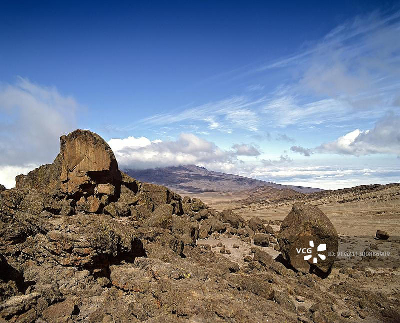 通往乞力马扎罗山的路径，乞力马扎罗国家公园，熔岩石，层状火山，坦桑尼亚，东非图片素材