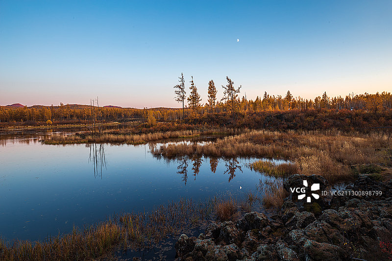 阿尔山国家森林公园杜鹃湖暮色图片素材