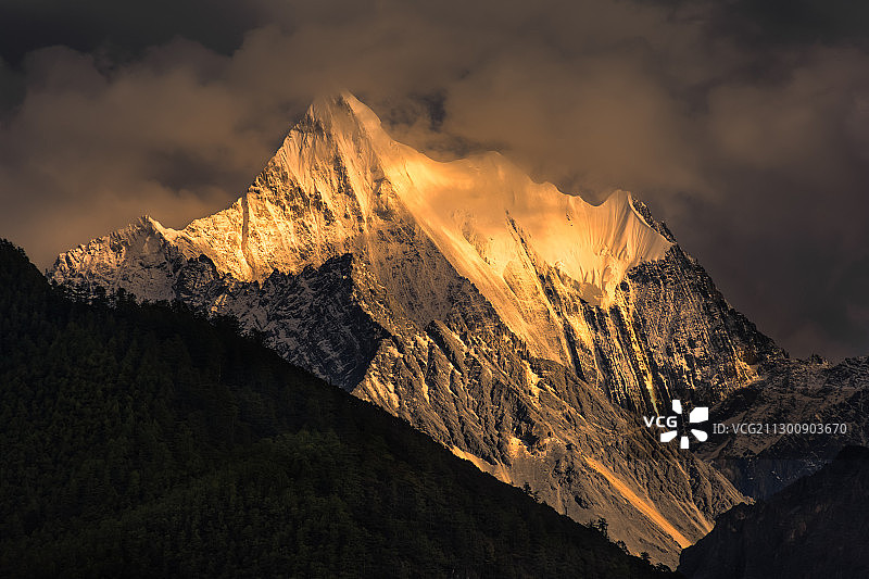 夏诺多吉峰图片素材