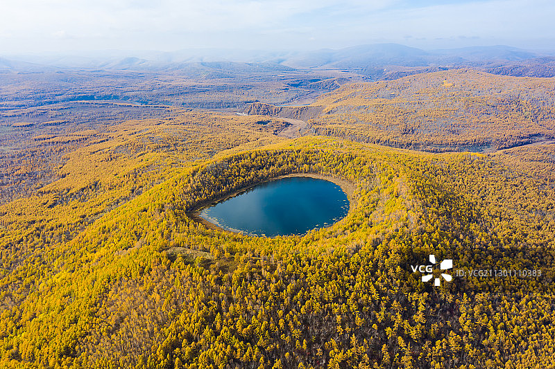 阿尔山天池秋色图片素材