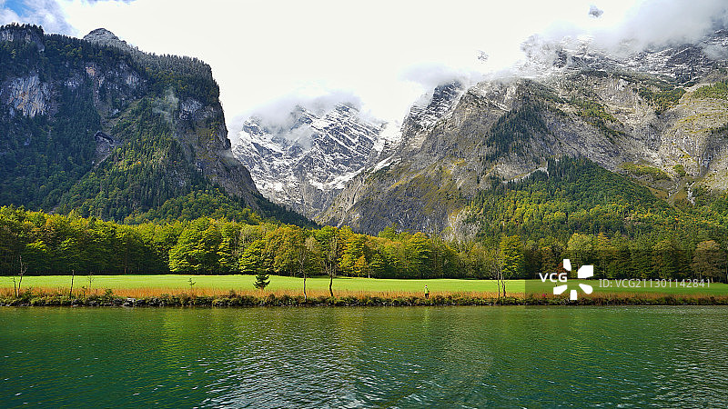 德国国王湖 著名湖泊，秋冬出现在同一画面上。图片素材