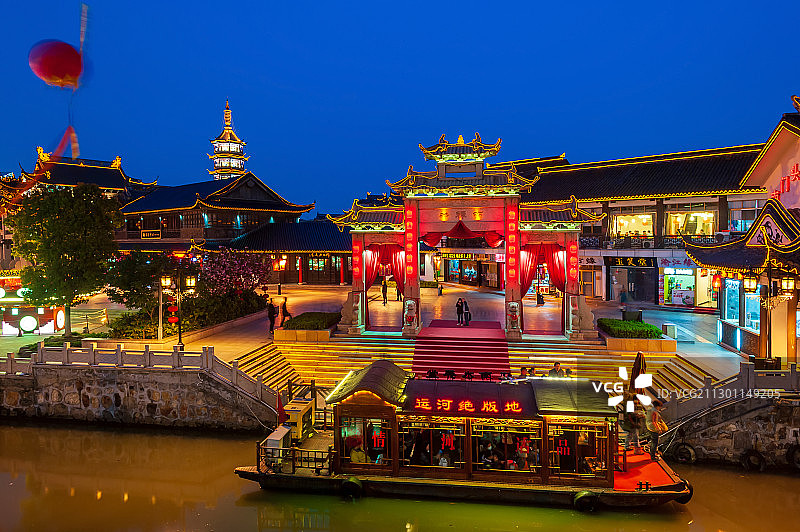 江苏无锡古运河码头与南禅寺夜景户外风光图片素材
