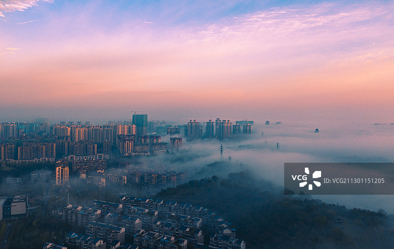 小城晨雾图片素材