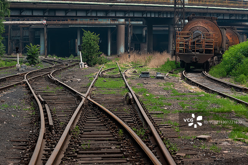 废弃的首钢炼铁厂图片素材