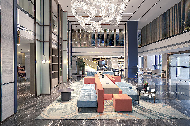 摆放有沙发的富丽堂皇的酒店大堂，福建长汀图片素材