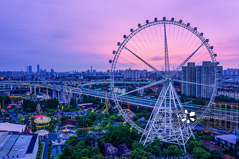 上海闵行锦江乐园摩天轮日出航拍图片素材