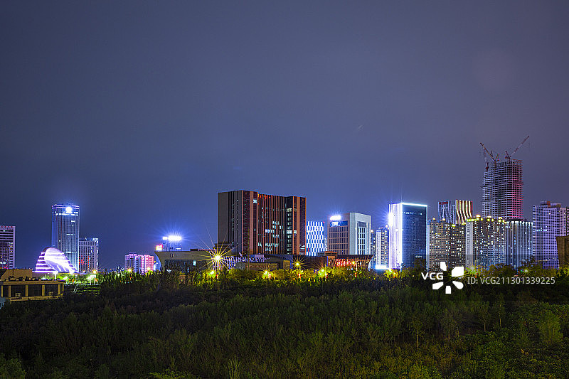 乌鲁木齐头屯河区新市区繁华夜景小绿谷图片素材