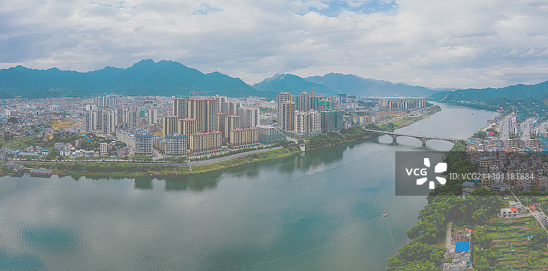 航拍贺州昭平县城全景及桂江图片素材